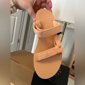 Teva universal slides. Pink. Size 7 new in box.